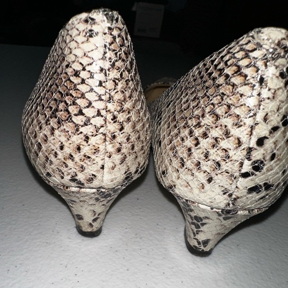 Cole Haan Snakeskin leather wedge pointed toe heels 5.5 office - Picture 6 of 13